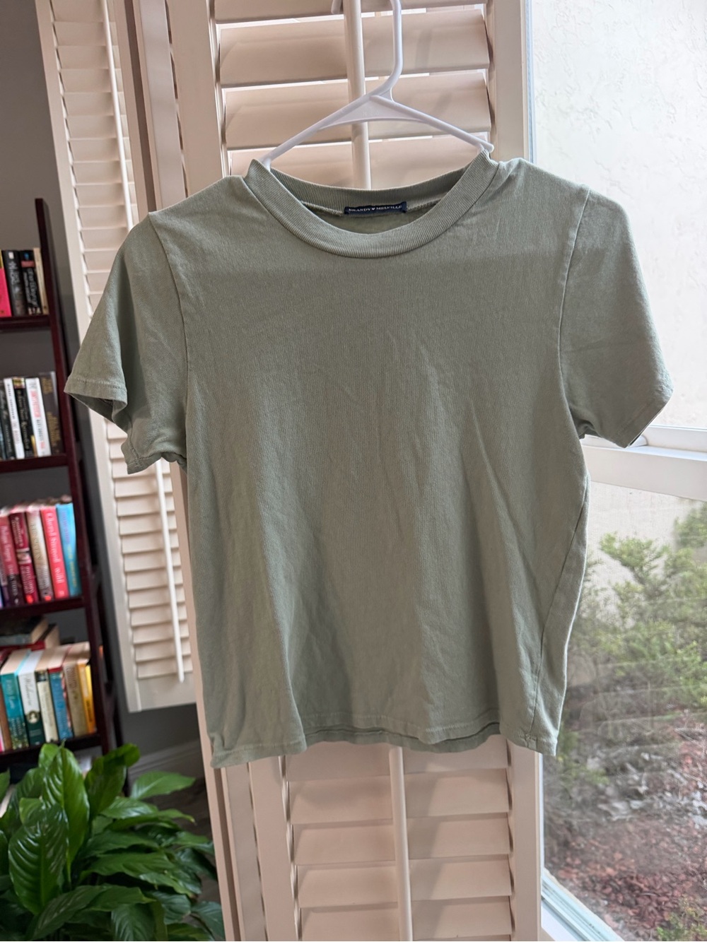 Brandy Melville Olive Green Short Sleeve Crewneck Tee